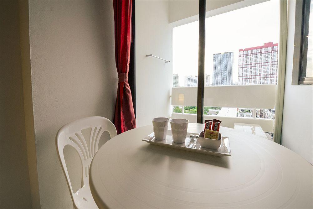 Ostello A-2 House Bangkok Esterno foto